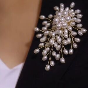 Vintage Gold Elegant Pearl Brooch